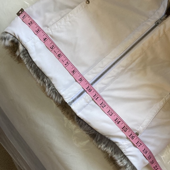 Reversible Weatherproof White and Faux Fur Vest - Picture 13 of 16